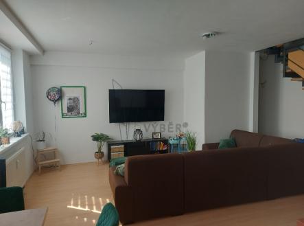 obývací pokoj v dolním patře | Pronájem bytu, 3+kk, 81 m²