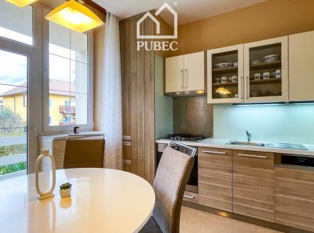 2 | Prodej - dům/vila, 180 m²