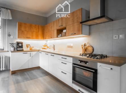 25 | Prodej - dům/vila, 198 m²