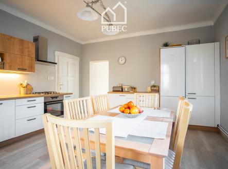 30 | Prodej - dům/vila, 198 m²