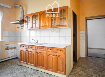 4 | Prodej - dům/vila, 200 m²