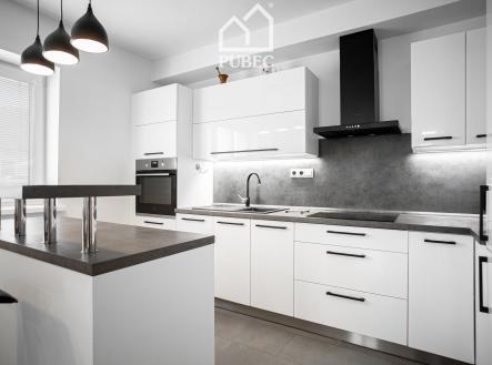 30 | Prodej - dům/vila, 275 m²