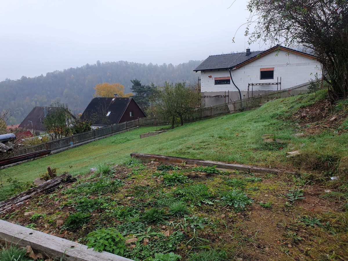 Kompletně zasíťovaný pozemek v Solenicích u Orlické přehrady