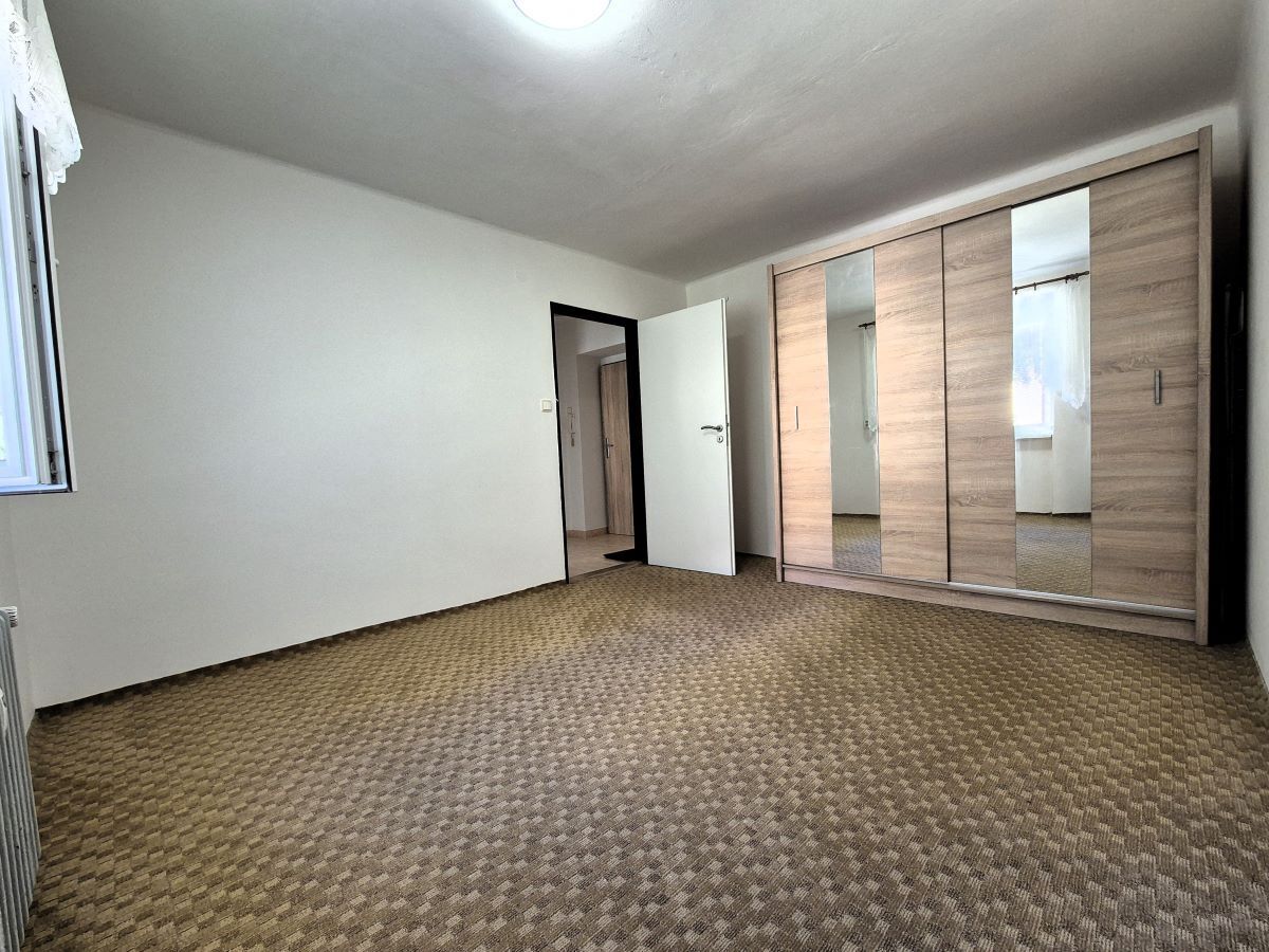 PRODÁNO !!! Zmodernizovaný, cihlový byt 1+1 v Příbrami 7