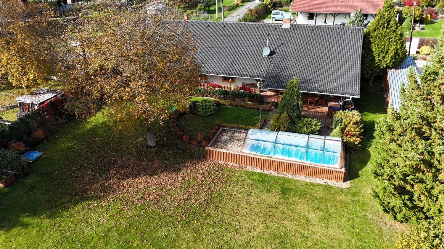 NOVINKA !!! Venkovské stavení rodinného domu se zahradou a bazénem - Sádek (Příbram)