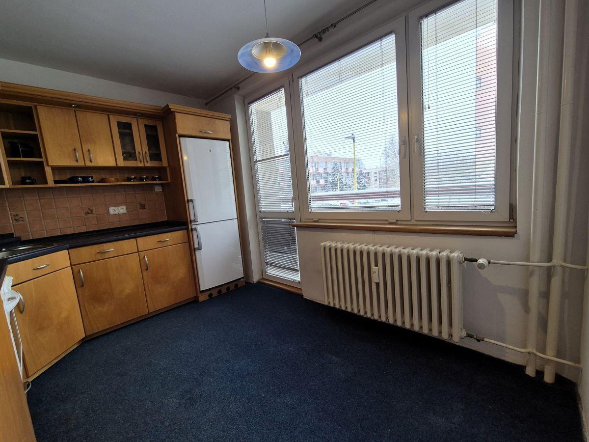 NOVINKA !!! Prostorný byt 2+1 s komorou a 3 lodžiemi - Příbram 8