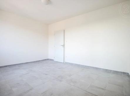 prázdná místnost s kachličková podlaha | Pronájem bytu, 2+kk, 63 m²