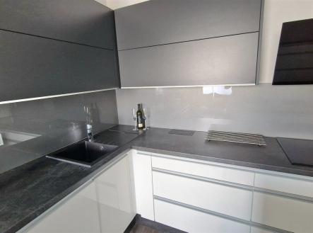 . | Pronájem bytu, 2+kk, 42 m²