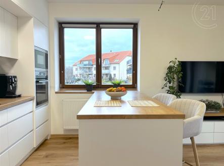 . | Pronájem bytu, 3+kk, 71 m²