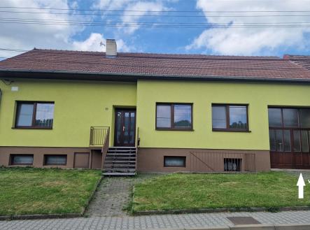 venkovní obytný prostor s trávník | Pronájem bytu, 2+1, 45 m²