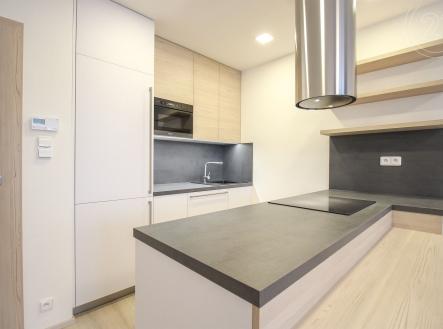 . | Pronájem bytu, 1+kk, 36 m²