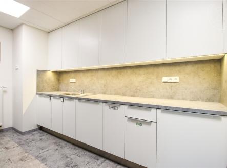. | Pronájem - kanceláře, 172 m²