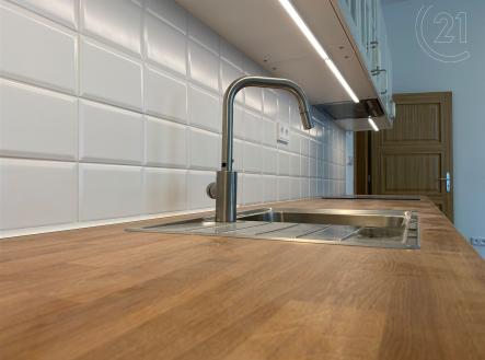 . | Pronájem bytu, 1+kk, 49 m²