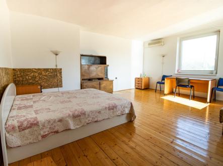 . | Pronájem bytu, 1+kk, 40 m²