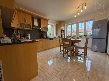 . | Prodej - dům/vila, 275 m²