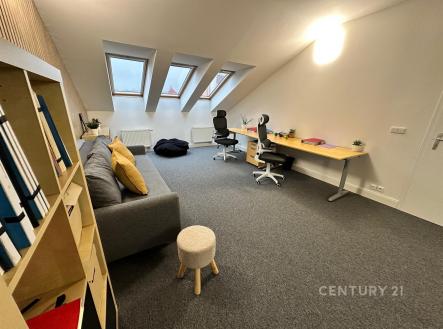 . | Pronájem - kanceláře, 77 m²