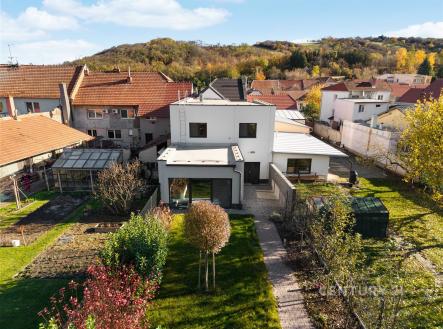 . | Prodej - dům/vila, 275 m²