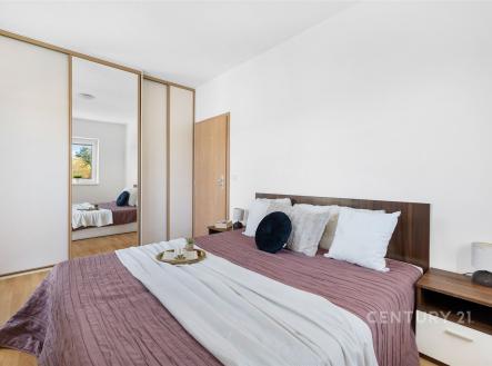 . | Pronájem bytu, 2+kk, 61 m²