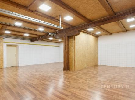 . | Prodej - nájemní dům, 880 m²