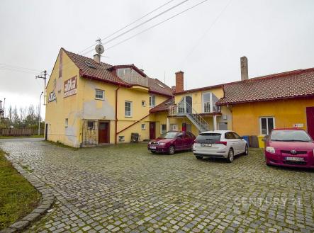 . | Prodej - nájemní dům, 880 m²