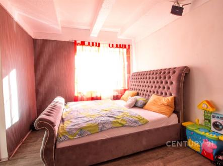 . | Prodej - nájemní dům, 880 m²