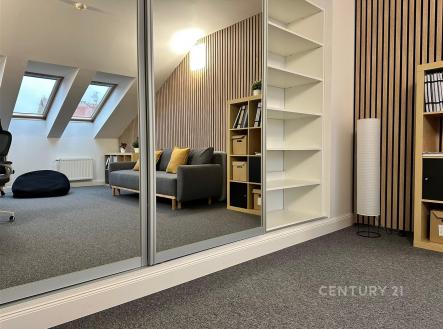 . | Pronájem - kanceláře, 77 m²