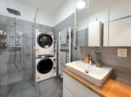 . | Pronájem bytu, 3+kk, 71 m²