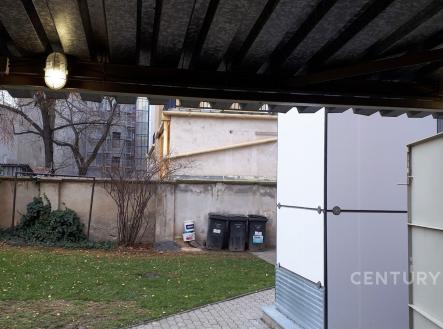 . | Pronájem - malý objekt/garáž