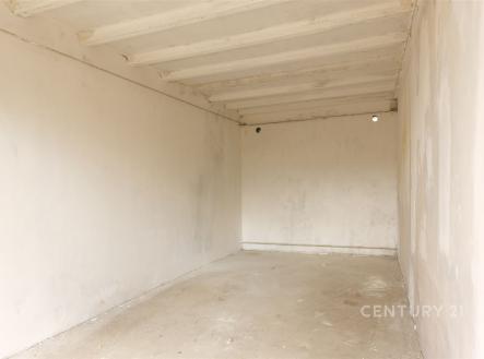 . | Pronájem - malý objekt/garáž