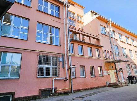 . | Prodej - výrobní prostor, 5 883 m²