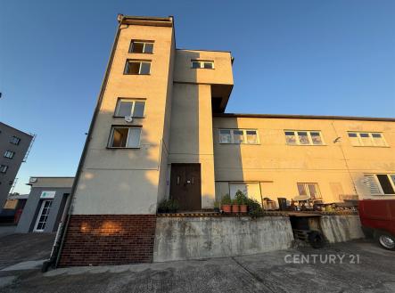 . | Prodej - skladovací prostor, 2 740 m²