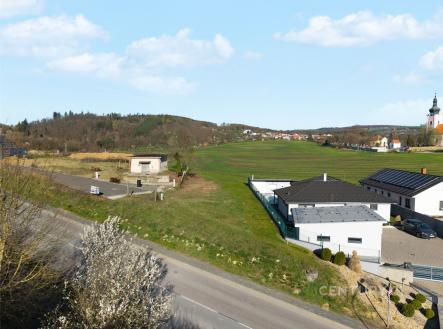 Stavební pozemek s výhledem na krajinu, slunná lokalita, klidná oblast blízko města, ideální pro stavbu rodinného domu. | Prodej - pozemek pro bydlení, 1 150 m²