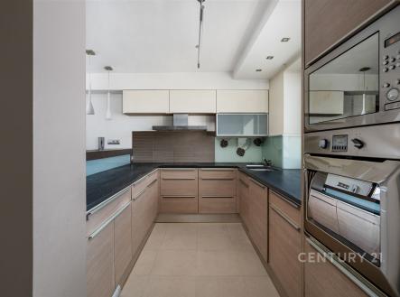 . | Prodej - dům/vila, 232 m²