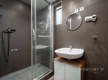 . | Prodej - nájemní dům, 880 m²