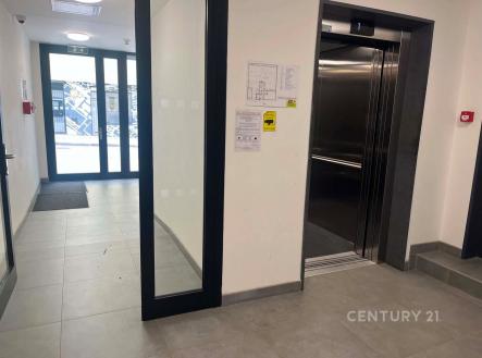 . | Pronájem bytu, 1+kk, 30 m²