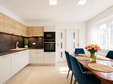 . | Prodej - obchodní prostor, 229 m²