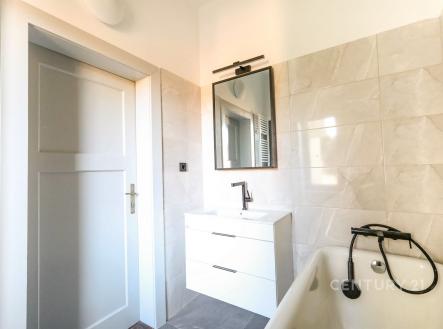 . | Pronájem bytu, 2+1, 72 m²