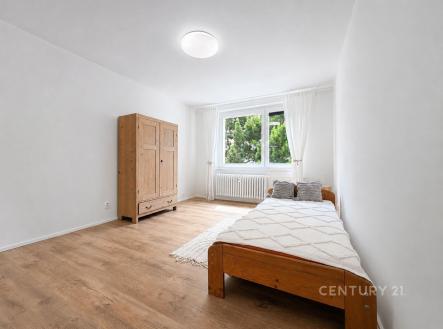 . | Pronájem bytu, 1+1, 38 m²