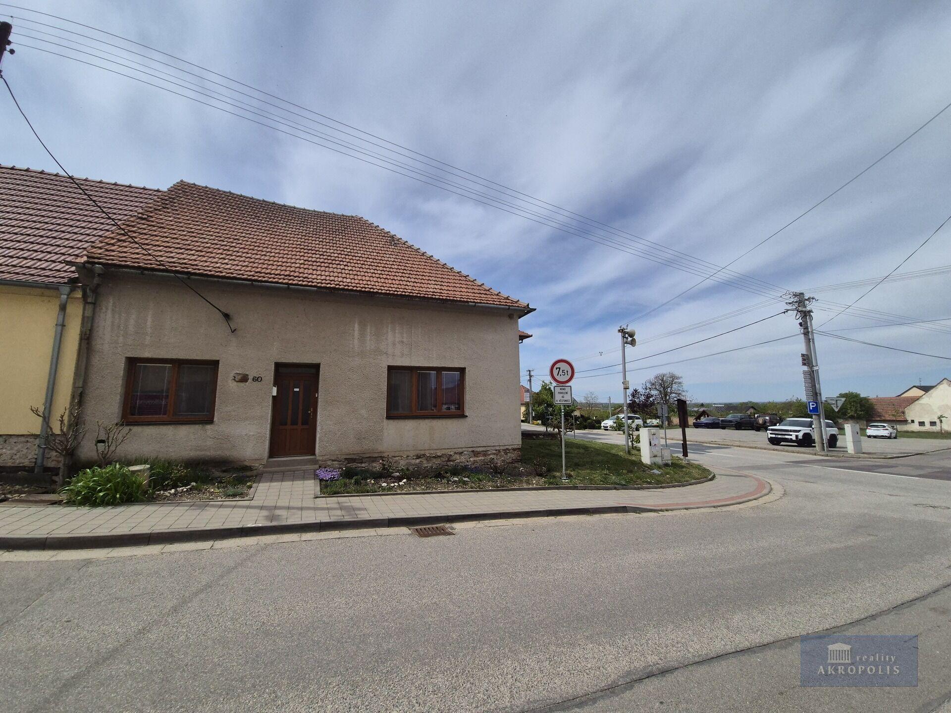 Prodej rodinného domu 3+1 se zahradou v centru Horních Věstonic v srdci Pálavy