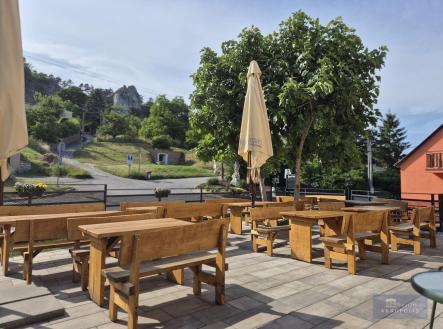 Pronájem - restaurace, 822 m²