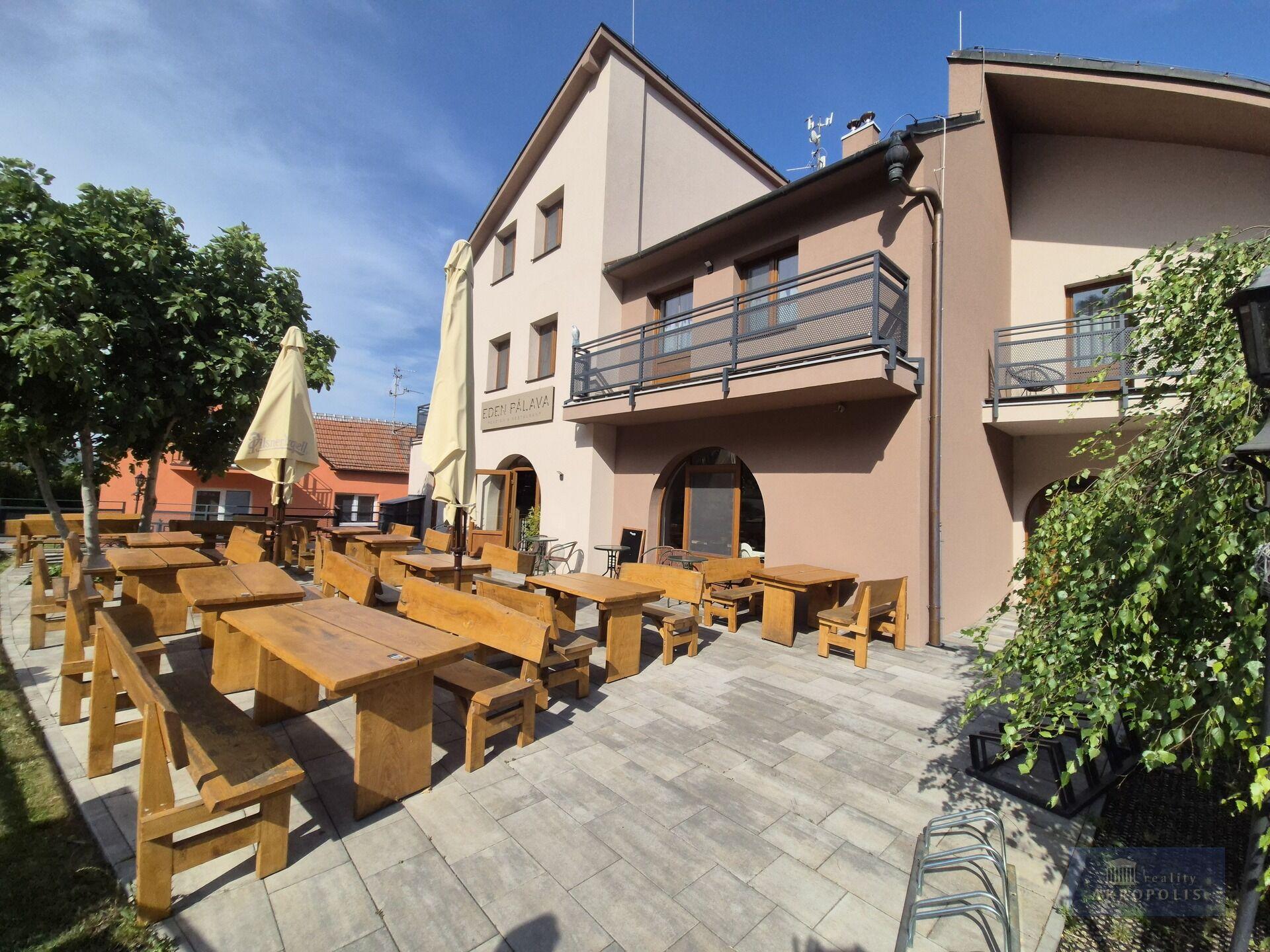 Pronájem restaurace s ubytovacím zařízením v srdci Pálavy – Comfort Pálava