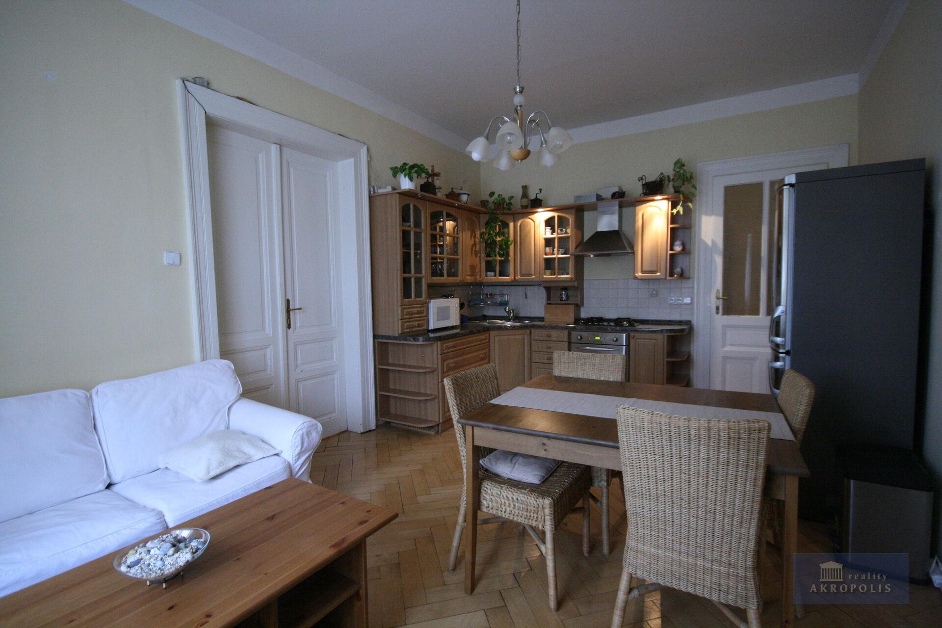 Exkluzivní 3+kk v srdci Podskalí: Historický šarm v moderním provedení