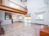 Pronájem - dům/vila, 250 m²