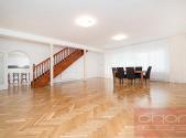 Pronájem - dům/vila, 350 m²