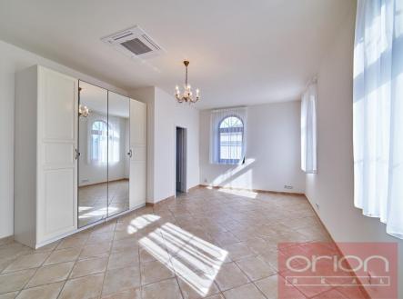 foto: 2 | Pronájem - dům/vila, 243 m²