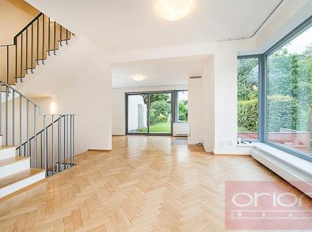 Pronájem - dům/vila, 230 m²