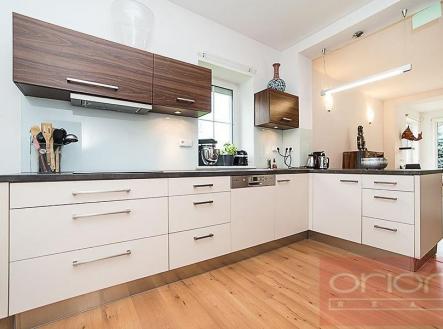 Pronájem - dům/vila, 288 m² obrázek