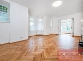 Pronájem - dům/vila, 290 m²