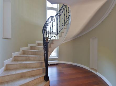 foto: 2 | Pronájem - dům/vila, 300 m²