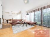 Pronájem - dům/vila, 289 m²